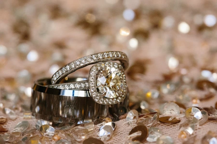 Delray Beach Marriott Wedding | diamond Wedding rings| Image by Carolina Guzik Photography